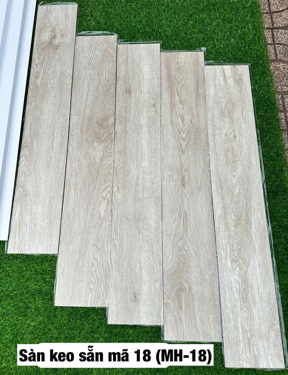 sàn nhựa keo sẵn